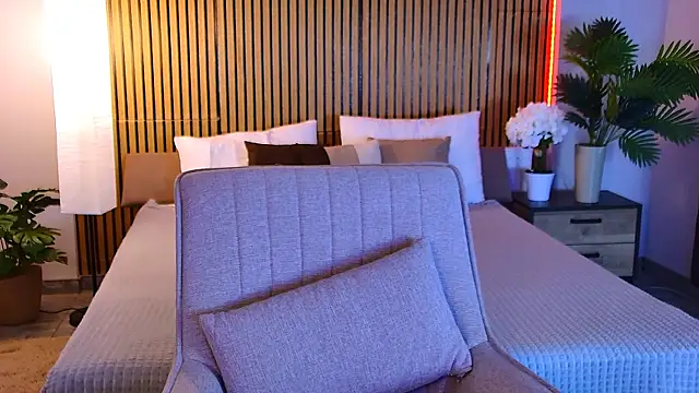 EmeraldGlow online show from July 2026 02:41:01 PM