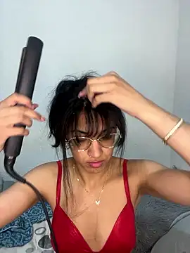 Snapshot of ValentinaEvanz chatting on January 2026 04:22:01 PM ValentinaEvanz online show from January 2026 04:22:01 PM