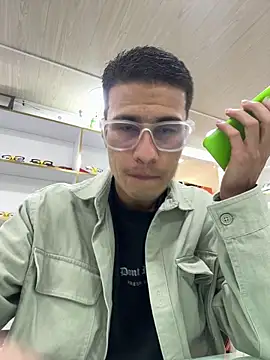 Snapshot of Latin_Paisa_Boy chatting on February 2026 03:17:02 PM Latin Paisa Boy online show from February 2026 03:17:02 PM