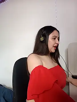 Laia  Evanss online show from April 2026 04:29:01 PM