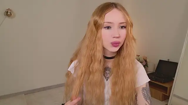 Snapshot of Zoe__Page chatting on February 2026 01:32:02 PM Zoe Page online show from February 2026 01:32:02 PM