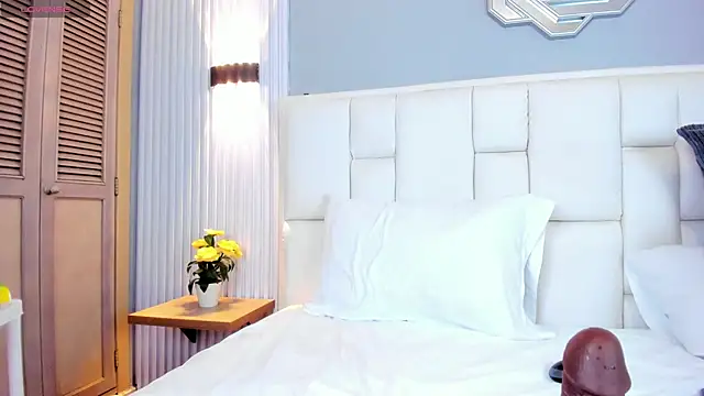 Elyn Leones online show from March 2026 10:59:01 PM