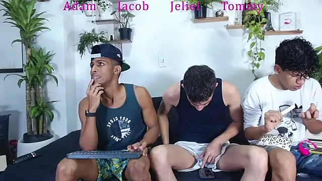 Snapshot of Interracial_Snow_Bunny chatting on January 2026 10:12:02 PM Interracial Snow Bunny online show from January 2026 10:12:02 PM