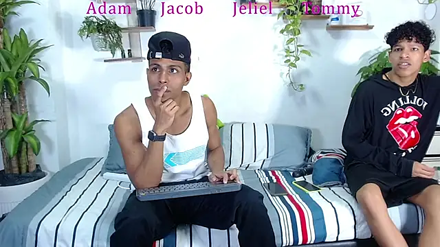 Snapshot of Interracial_Snow_Bunny chatting on January 2026 05:07:02 PM Interracial Snow Bunny online show from January 2026 05:07:02 PM