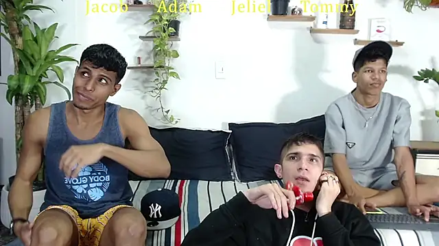 Snapshot of Interracial_Snow_Bunny chatting on January 2026 11:14:01 PM Interracial Snow Bunny online show from January 2026 11:14:01 PM