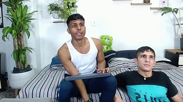 Snapshot of Interracial_Snow_Bunny chatting on February 2026 11:30:02 PM Interracial Snow Bunny online show from February 2026 11:30:02 PM