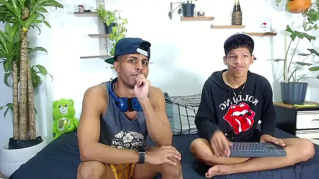 Snapshot of Interracial_Snow_Bunny chatting on February 2026 07:18:01 PM Interracial Snow Bunny online show from February 2026 07:18:01 PM