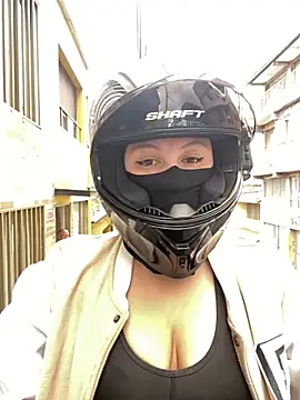 Scarlet auraa online show from February 2026 09:13:01 PM