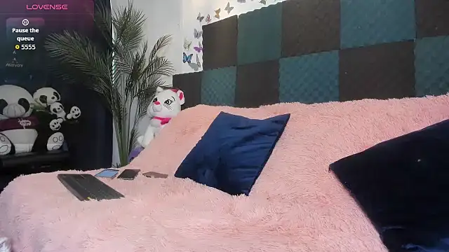 Snapshot of Mia_Fox05 chatting on February 2026 08:02:02 PM Mia Fox05 online show from February 2026 08:02:02 PM