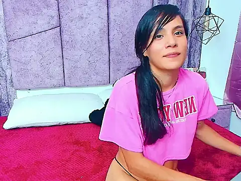 Snapshot of AlahiaEvansz chatting on February 2026 02:04:01 AM AlahiaEvansz online show from February 2026 02:04:01 AM