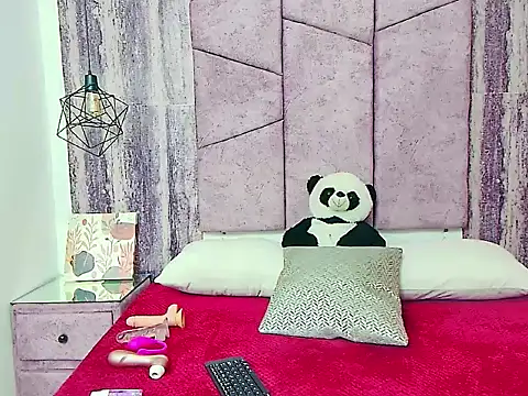 Snapshot of AlahiaEvansz chatting on February 2026 01:32:01 AM AlahiaEvansz online show from February 2026 01:32:01 AM