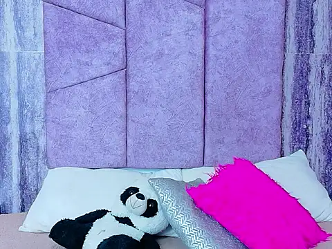 Snapshot of AlahiaEvansz chatting on February 2026 04:19:01 AM AlahiaEvansz online show from February 2026 04:19:01 AM