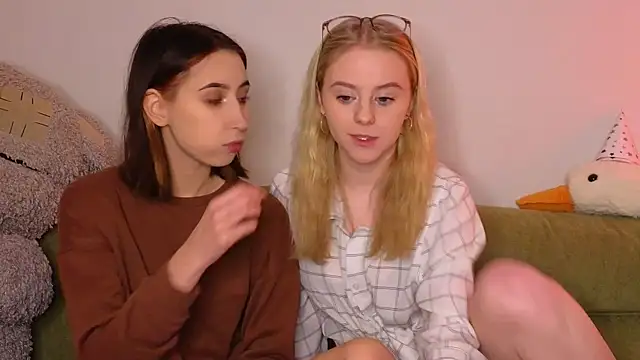 Snapshot of Mimipaws chatting on January 2026 08:47:01 PM Mimipaws online show from January 2026 08:47:01 PM