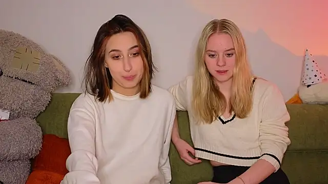 Snapshot of Mimipaws chatting on January 2026 07:52:02 PM Mimipaws online show from January 2026 07:52:02 PM