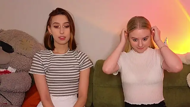 Snapshot of Mimipaws chatting on January 2026 08:02:02 PM Mimipaws online show from January 2026 08:02:02 PM