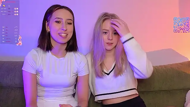 Snapshot of Mimipaws chatting on February 2026 09:07:01 PM Mimipaws online show from February 2026 09:07:01 PM