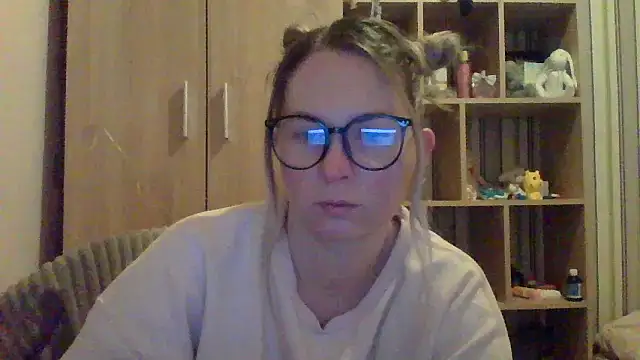 VikiLove765 online show from February 2026 09:40:01 PM