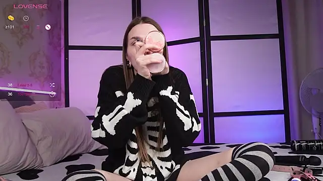 Alice Goth online show from March 2026 10:32:02 AM