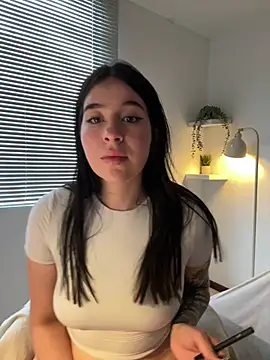 evelynrosess1 online show from March 2026 09:54:01 PM