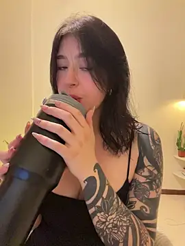 evelynrosess1 online show from July 2026 12:57:01 AM
