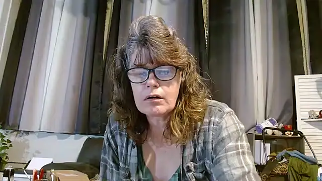 Snapshot of ladylavende3 chatting on March 2025 06:46:02 AM ladylavende3 online show from March 2025 06:46:02 AM