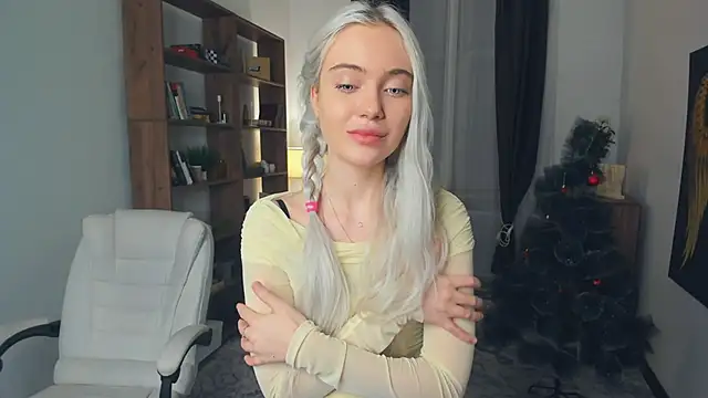 Snapshot of KristalCrowner chatting on January 2026 08:01:02 PM KristalCrowner online show from January 2026 08:01:02 PM