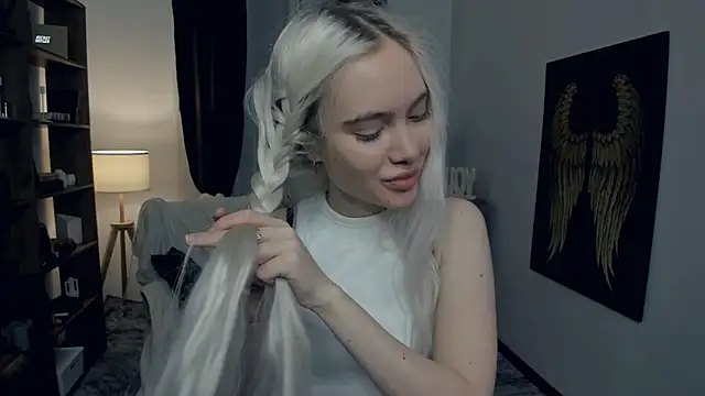 Snapshot of KristalCrowner chatting on February 2026 07:09:02 PM KristalCrowner online show from February 2026 07:09:02 PM