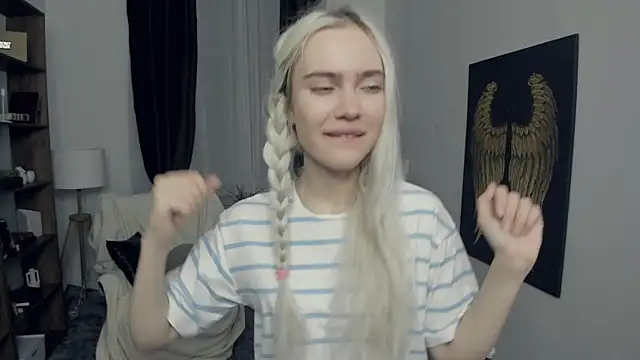 Snapshot of KristalCrowner chatting on February 2026 07:17:02 PM KristalCrowner online show from February 2026 07:17:02 PM