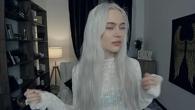 Snapshot of KristalCrowner chatting on February 2026 07:32:02 PM KristalCrowner online show from February 2026 07:32:02 PM