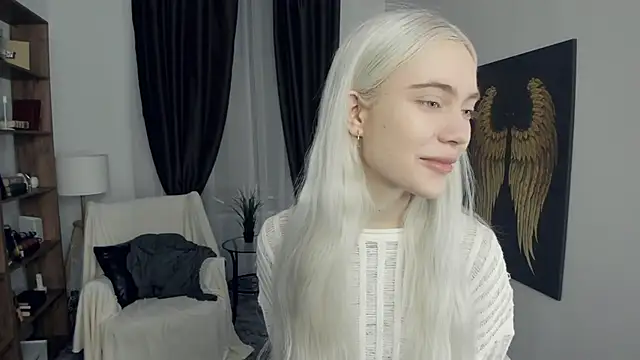 Snapshot of KristalCrowner chatting on February 2026 07:45:02 PM KristalCrowner online show from February 2026 07:45:02 PM