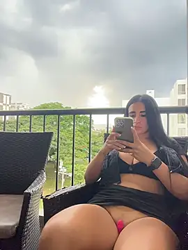 Snapshot of RoseOnYou chatting on February 2026 09:11:02 PM RoseOnYou online show from February 2026 09:11:02 PM