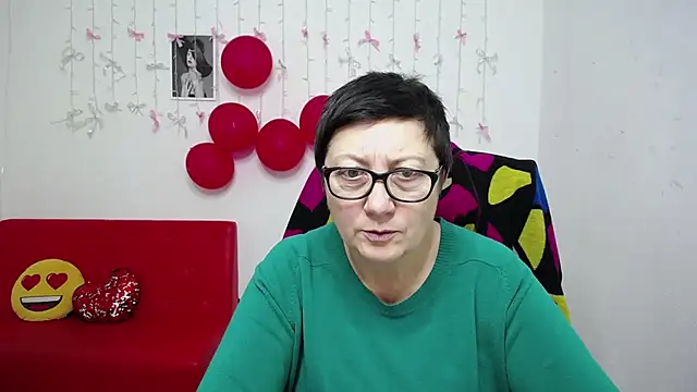 Snapshot of EmilyL0ve chatting on January 2026 06:11:02 PM EmilyL0ve online show from January 2026 06:11:02 PM