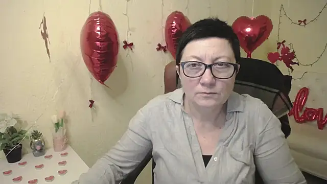 Snapshot of EmilyL0ve chatting on February 2026 06:28:02 PM EmilyL0ve online show from February 2026 06:28:02 PM