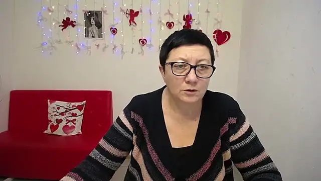 Snapshot of EmilyL0ve chatting on February 2026 06:23:02 PM EmilyL0ve online show from February 2026 06:23:02 PM