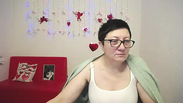 Snapshot of EmilyL0ve chatting on February 2026 06:15:02 PM EmilyL0ve online show from February 2026 06:15:02 PM