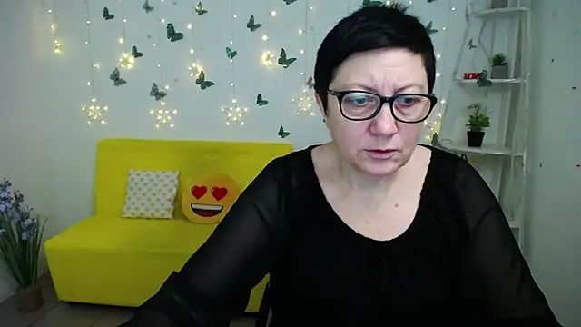 Snapshot of EmilyL0ve chatting on February 2026 06:25:02 AM EmilyL0ve online show from February 2026 06:25:02 AM