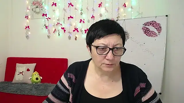 EmilyL0ve online show from April 2026 05:17:01 PM