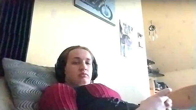 julialafemboy59 online show from February 2026 01:10:01 PM