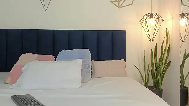 Snapshot of mayaevansmg chatting on February 2026 12:09:01 PM mayaevansmg online show from February 2026 12:09:01 PM