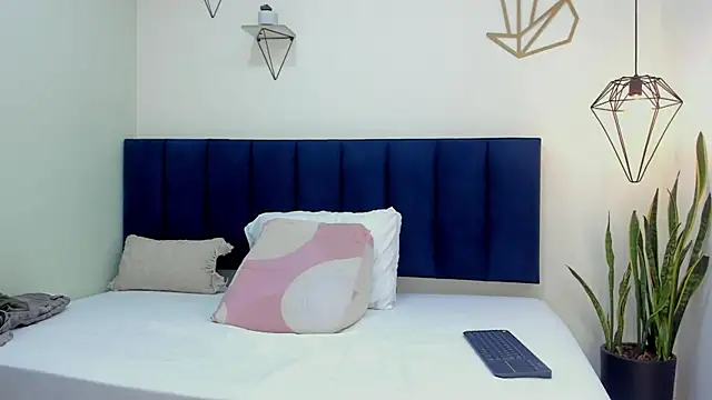 Snapshot of mayaevansmg chatting on February 2026 12:16:01 PM mayaevansmg online show from February 2026 12:16:01 PM