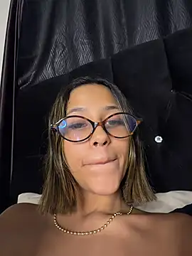 Snapshot of vicky_bass_ chatting on June 2026 03:00:01 AM vicky bass online show from June 2026 03:00:01 AM