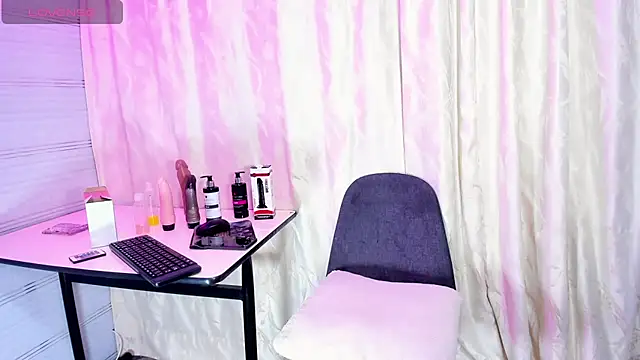 Snapshot of Sue_blue chatting on January 2026 02:28:01 AM Sue blue online show from January 2026 02:28:01 AM