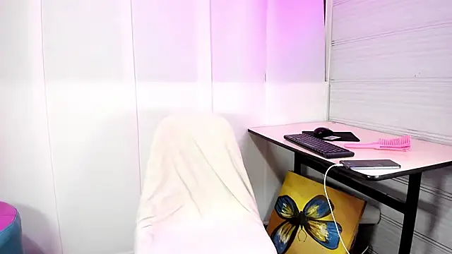 Snapshot of Sue_blue chatting on February 2026 03:46:02 AM Sue blue online show from February 2026 03:46:02 AM