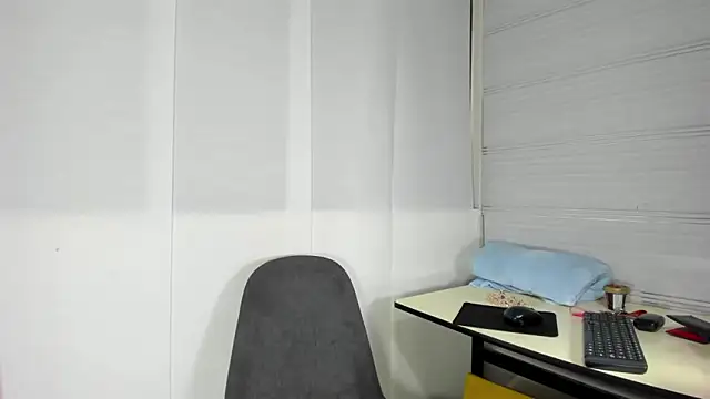 Snapshot of Sue_blue chatting on February 2026 01:14:01 AM Sue blue online show from February 2026 01:14:01 AM