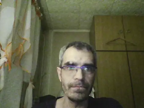 Gattuzoman85 online show from April 2026 09:39:33 PM