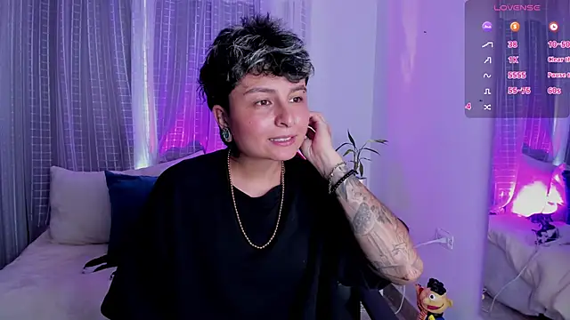 Zury Ramirez online show from April 2026 10:40:02 PM