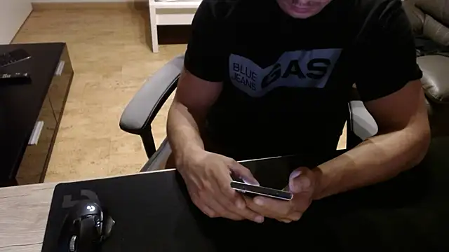 Snapshot of sensualman90 chatting on January 2026 09:30:02 PM sensualman90 online show from January 2026 09:30:02 PM