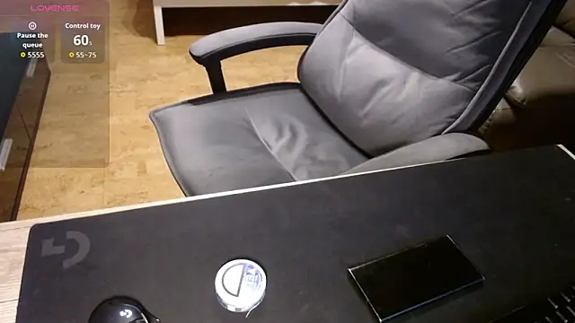 Snapshot of sensualman90 chatting on January 2026 12:03:01 AM sensualman90 online show from January 2026 12:03:01 AM