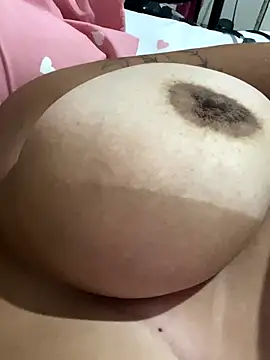 Snapshot of AnneM5 chatting on January 2026 05:21:02 AM AnneM5 online show from January 2026 05:21:02 AM