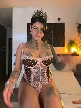 Snapshot of ReynaTatty chatting on June 2026 08:24:02 AM ReynaTatty online show from June 2026 08:24:02 AM